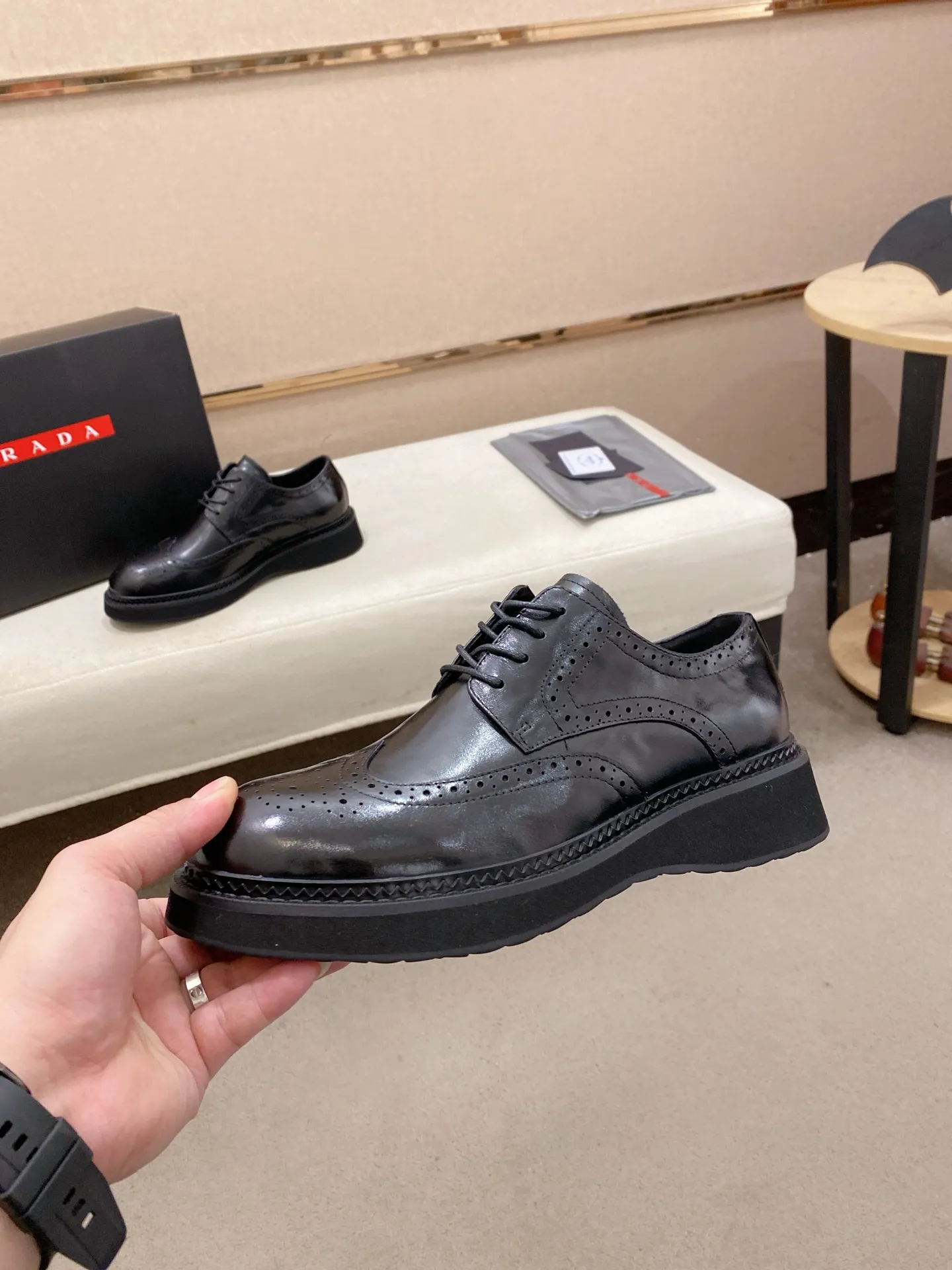 Factory price 720💰 🍁🍁High version High-quality new PRADA (Prada) counters are launched simultaneously, new men's shoes, 😘fabrics are selected from imported lacquered first-layer cowhide, and imported cowhide lining. 👍🏿 High-end ☄️ air-cushion molded anti-slip rubber outsole, exquisite lines, simple and elegant, comfortable and high-end for leisure travel. Code number: 38 to 45